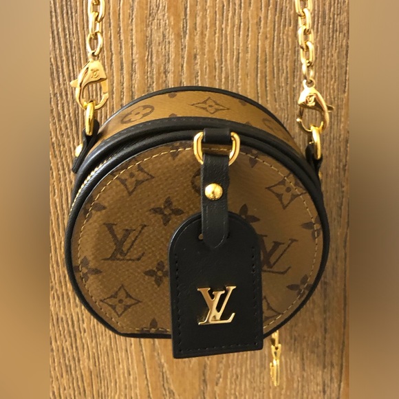 Bnwt Authentic Louis Vuitton mini Boite Chapeau Necklace, beautiful collectible - Picture 3 of 5